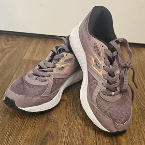 Saucony Purple and Gold Athletic Shoes with Modern Design